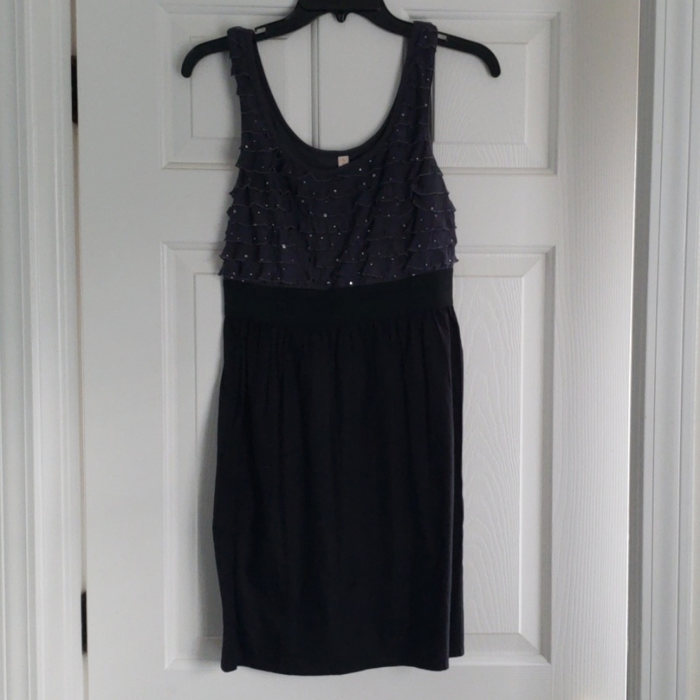 Xhilaration L Gray and Black sequined dress